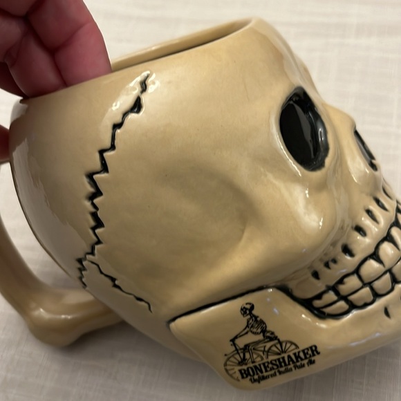 Bone shaker skull mug - Picture 3 of 5